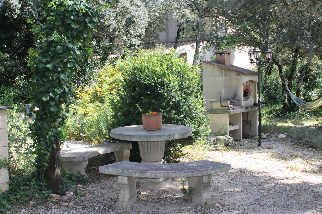 A L'Est D'Uzes Villa Saint-Siffret Eksteriør billede